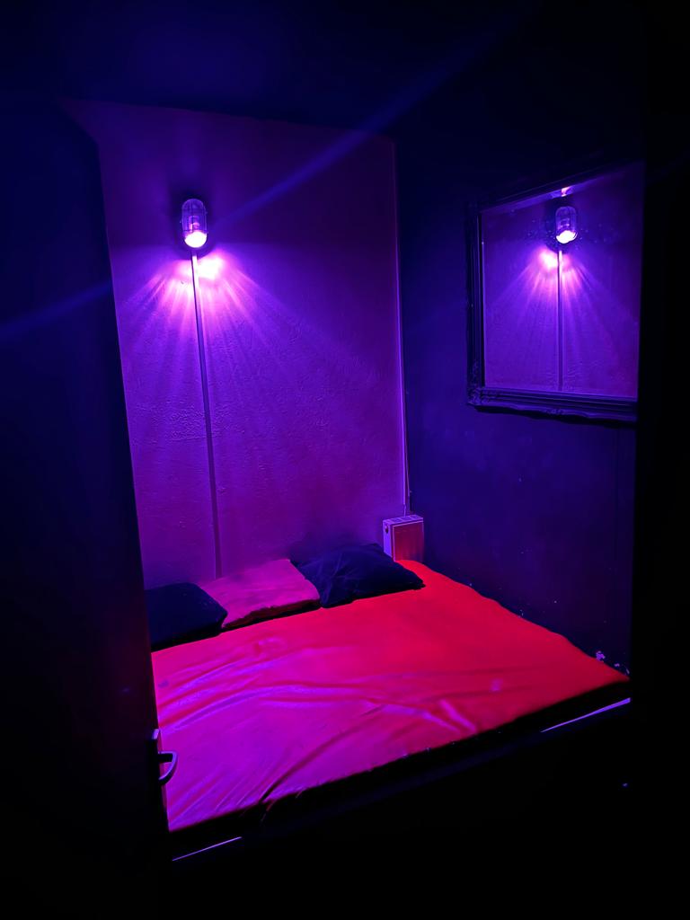 HU9 purple neon bedroom setup