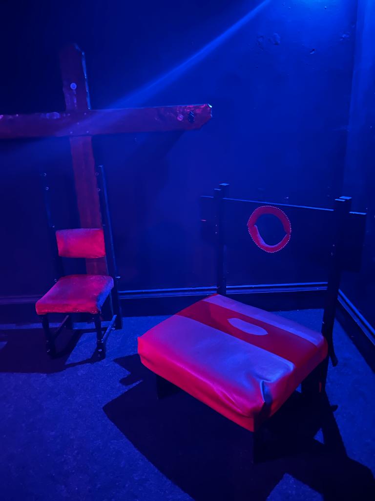 HU9 intimate space with neon lighting