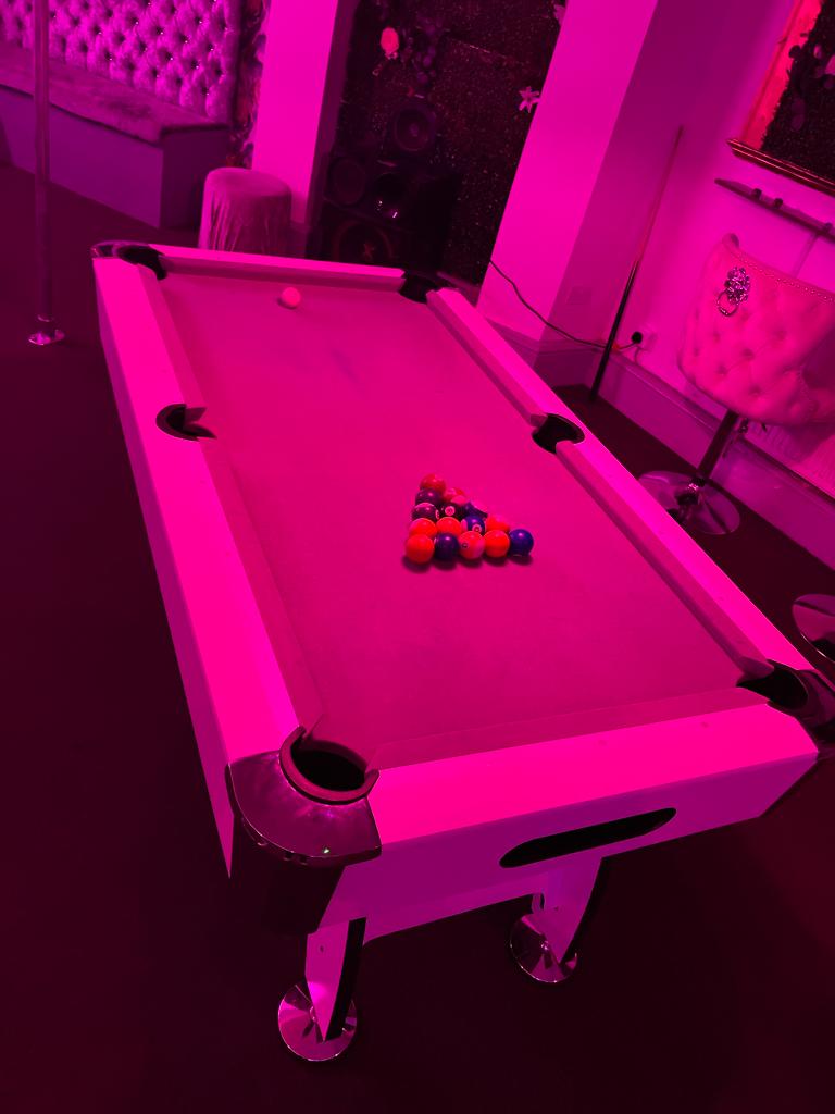 HU9 pool table and neon lighting